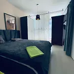 Апартаменты Rose Garden 10 *