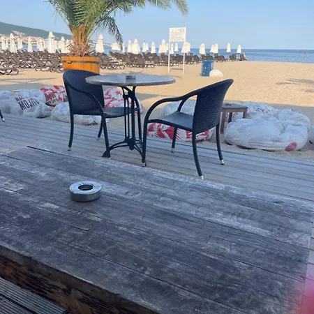 Rose Garden Apartment 10 *