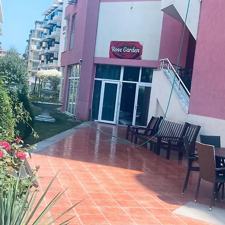 Апартаменты Rose Garden 10