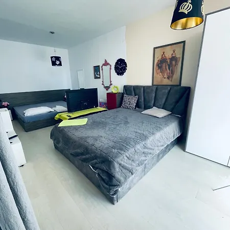Διαμέρισμα Rose Garden Apartment 10 *