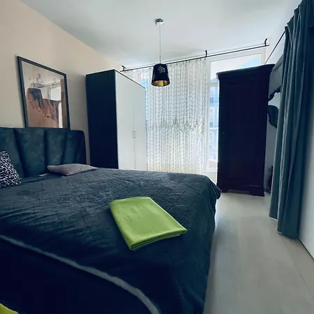 Διαμέρισμα Rose Garden Apartment 10 *